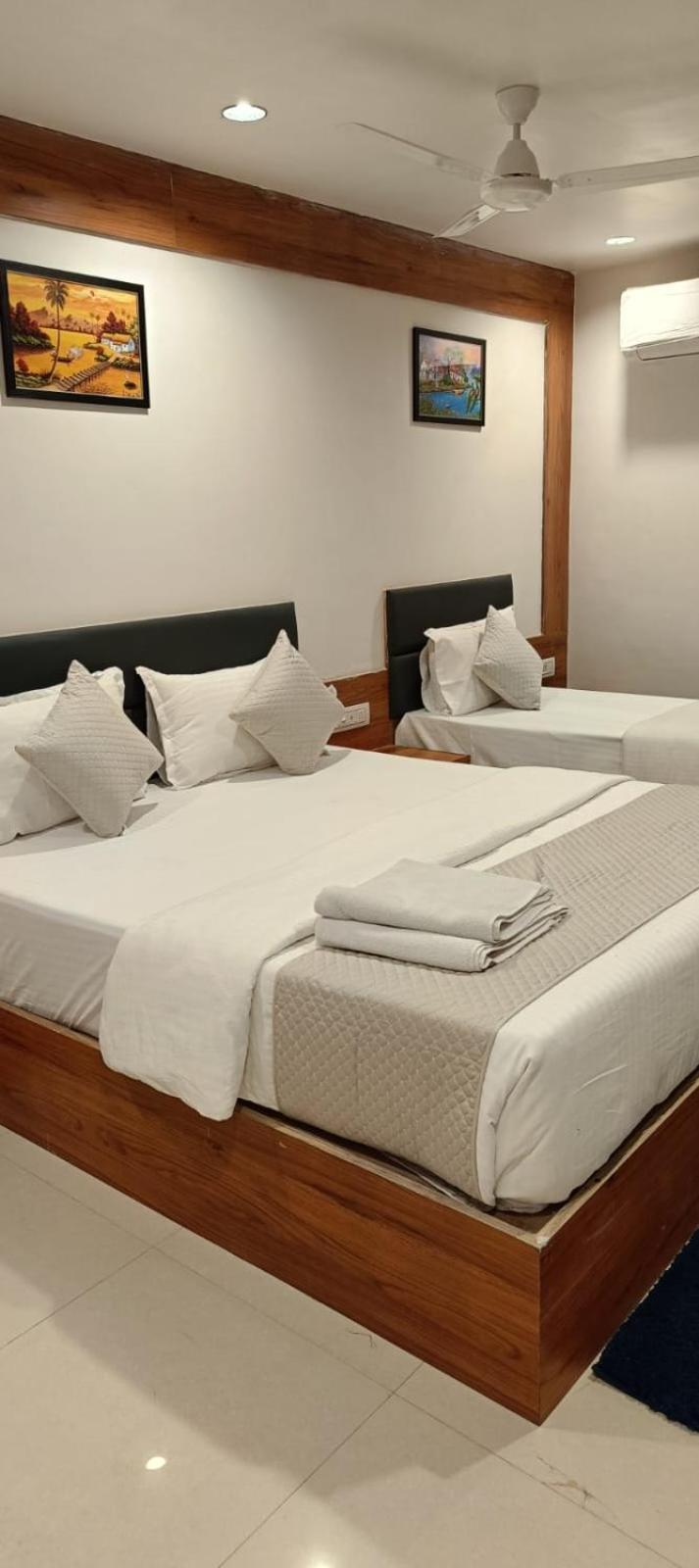 Hotel Royal Relax Gandhinagar Esterno foto